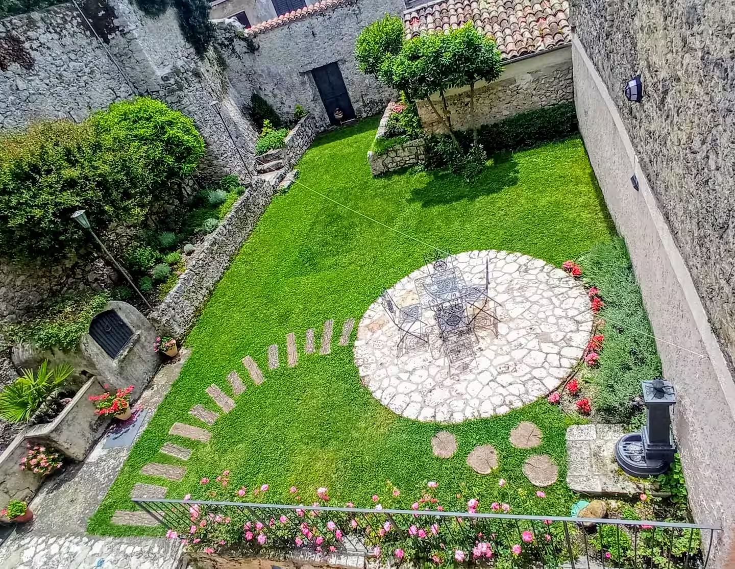 Veduta dall'alto del patio