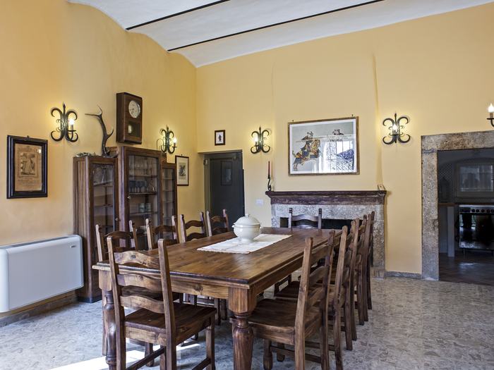 Il grande salone con il camino
