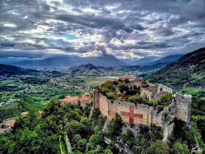 Rocca medievale nei dintorni della Val di Comino